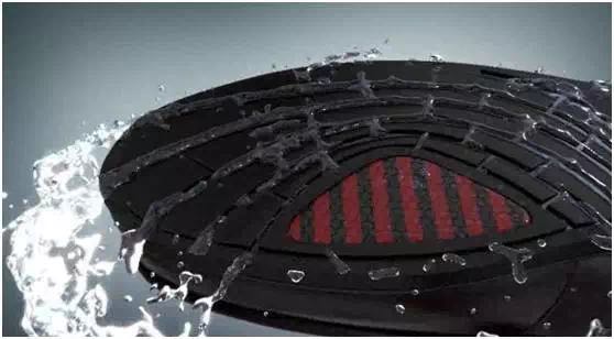 四年前的特斯拉，今天的GM，鞋业也迎来颠覆性产品