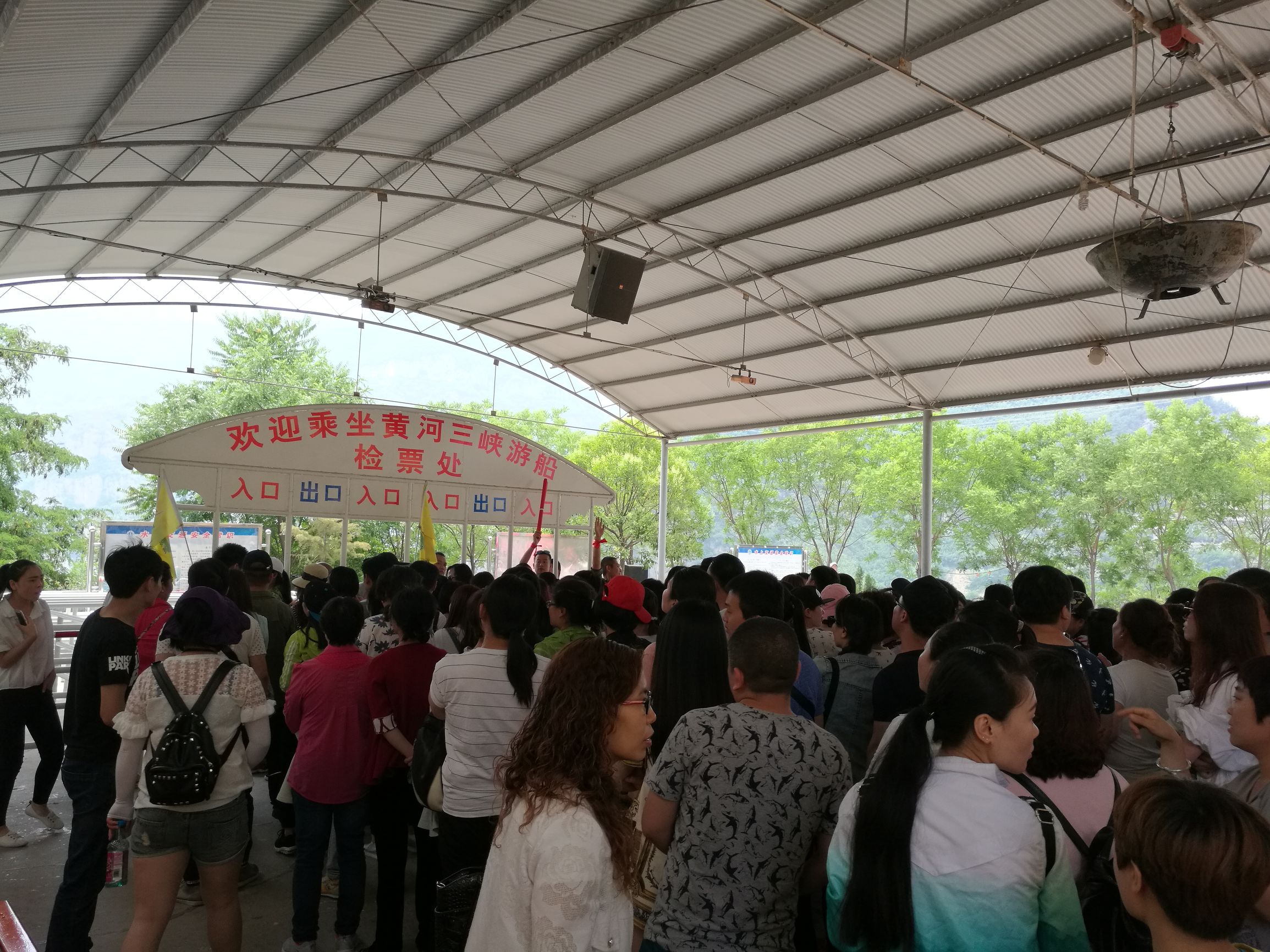 浪尖上的漂流完整版,黄河三峡景区野猪林漂流