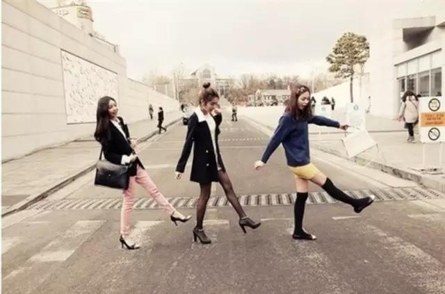 三个闺蜜拍照的最美姿势,40岁三个闺蜜拍照姿势大全