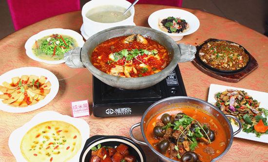 博山石锅鱼哪便宜好吃,高密美食探店石锅鱼