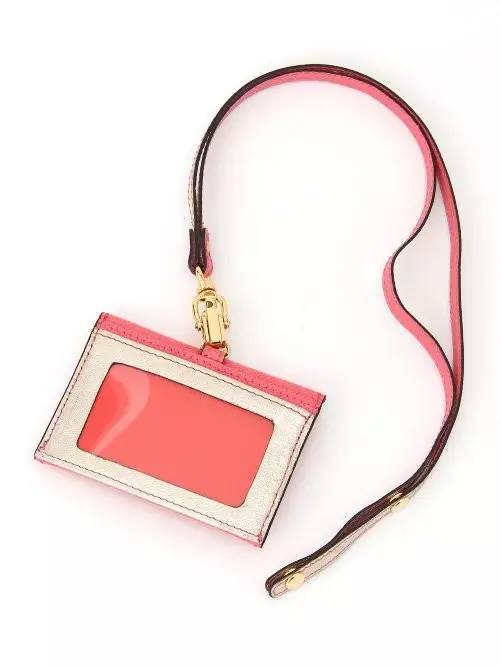 高收视率佳作《99.9》衣服背包手表公仔等等穿搭合集