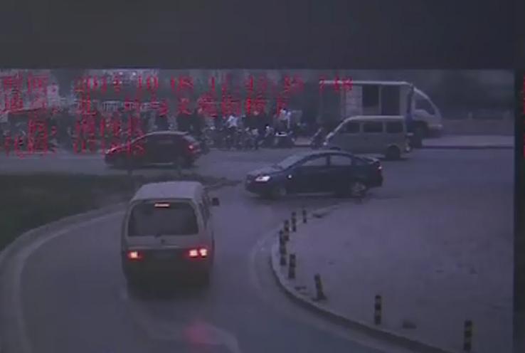 连警察都惊了！石家庄这位面包车司机竟干出了这种事