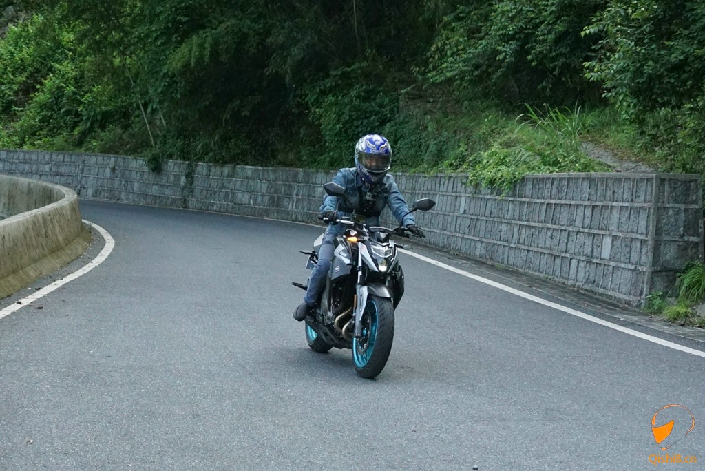 春风650摩托车模仿宝马,春风650nk新款老款对比