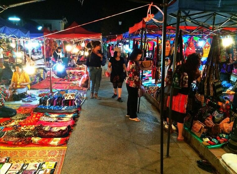 琅勃拉邦特色夜市,琅勃拉邦小夜市攻略