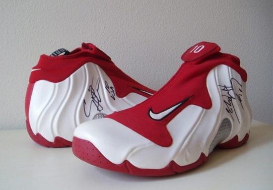 一双篮球鞋怎么拍好看,一双篮球鞋的寿命