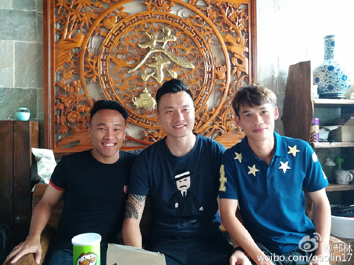 李帅和郜林,李帅拥抱郜林