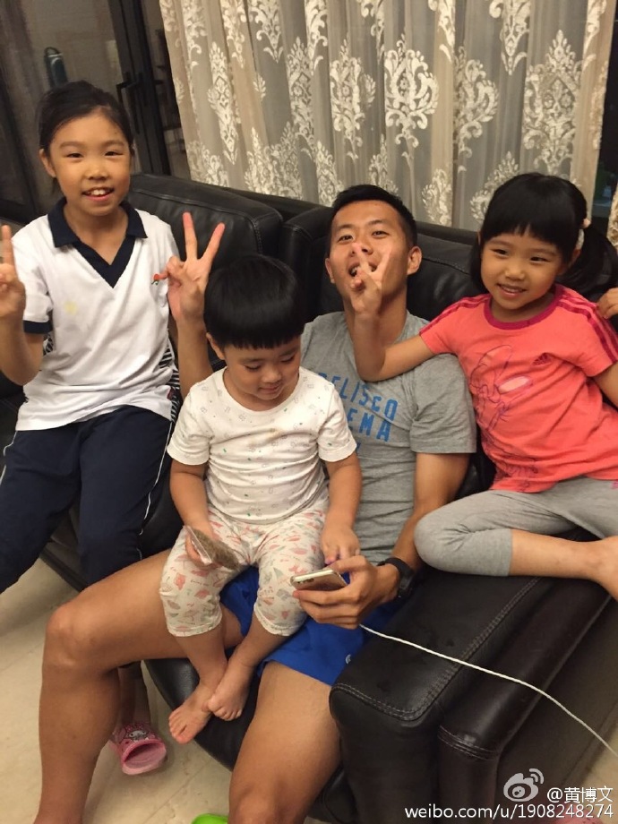 李帅和郜林,李帅拥抱郜林