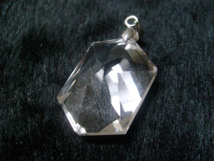 用手机鉴别白水晶真假,白水晶眼镜咋鉴别真假