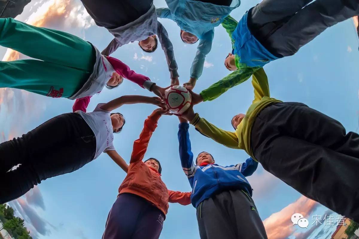 电影山里孩子踢足球,山里娃踢全国足球