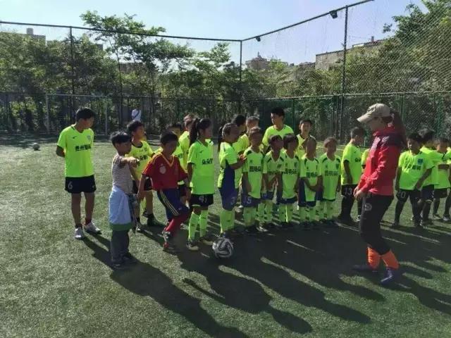 一团暴烈炽热的花火-足球运动员何昕芮|代言云南最大足球赛事!