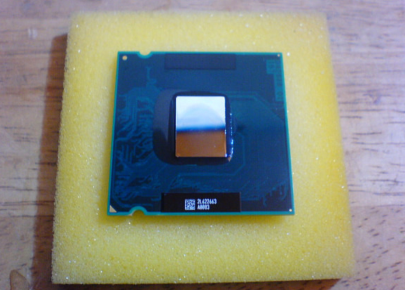 英特尔和amd的cpu哪个更好,amd和英特尔顶级cpu对比