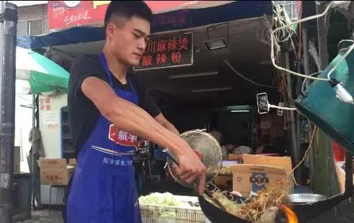 阜阳炒面哥怎么不播了,炒面哥最近咋样了