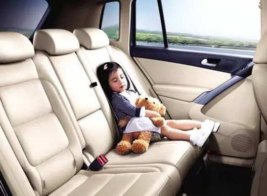 车内暴晒去异味需要多长时间,暴晒车内异味怎么去除