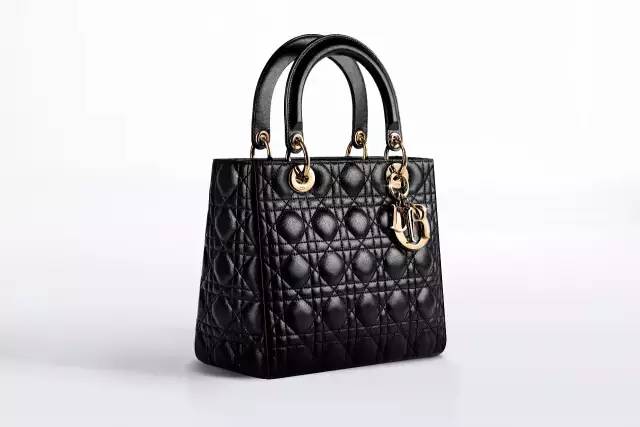 重庆有哪些大牌包专柜 (成都名牌包专柜和官网价格一样么)