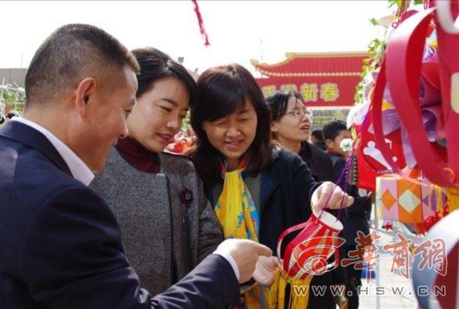 亲子灯笼手工制作中秋彩灯,手工制作小灯笼里放的灯光