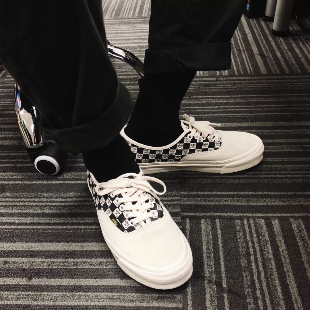 今天，我把表情包都换成了这个黄黄的东西,害羞.gif|编辑推荐