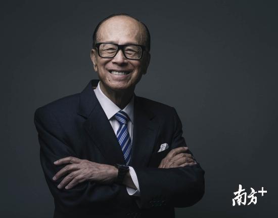 李嘉诚怎么从草根逆袭成首富的,李嘉诚退休前的秘诀