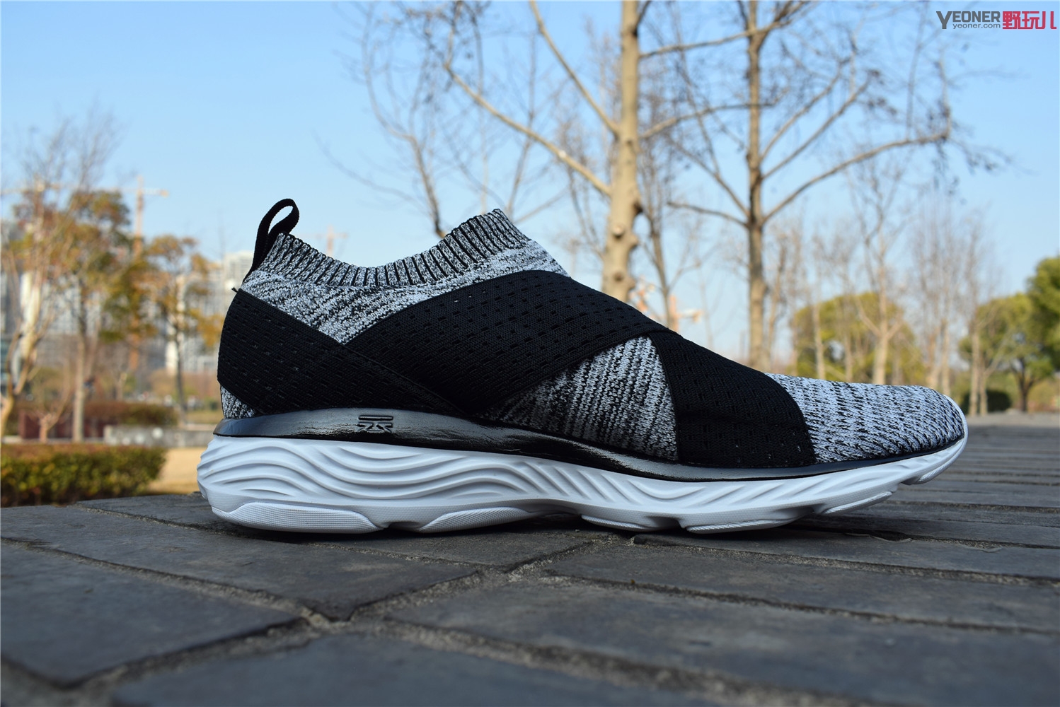 穿马拉松袜子跑步脚疼,李宁跑鞋袜套式