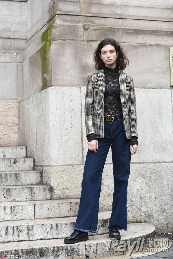 别了妈妈帮我选的蕾丝连衣裙小面积蕾丝让我更有女人味