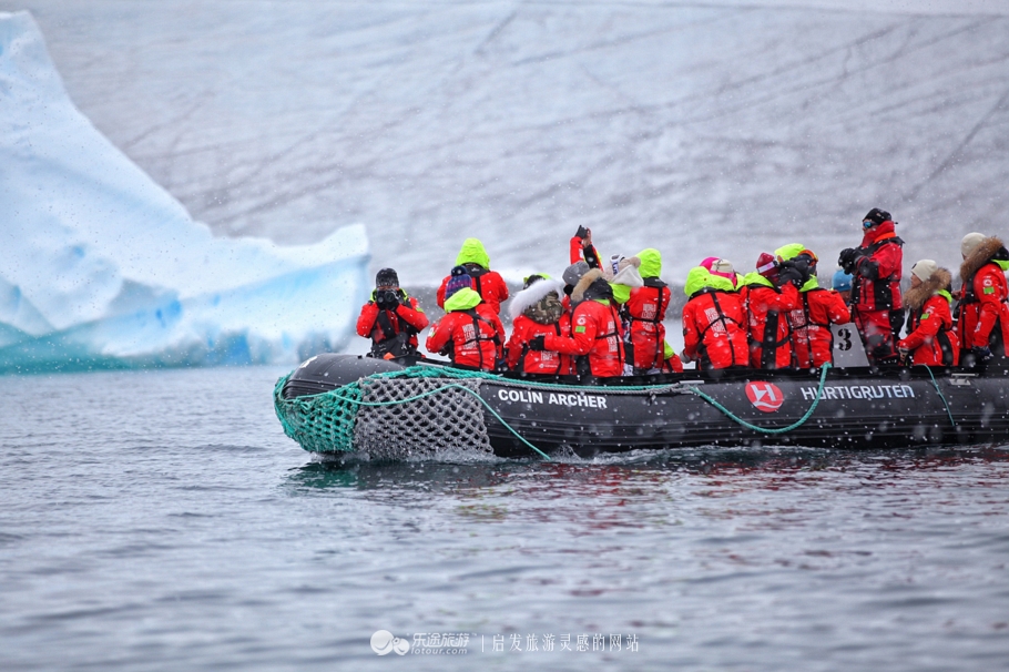 南极冰山脚下,南极的神秘之处