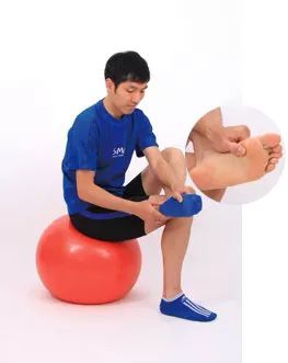 跑步脚趾盖疼怎么回事,跑步脚中间疼是骨裂吗