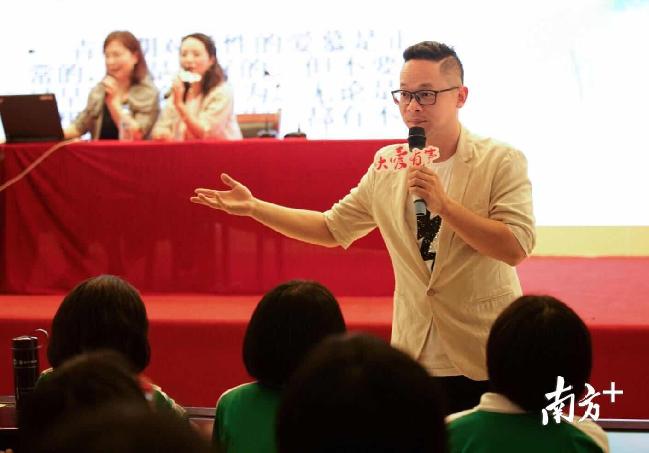 如何和初中生谈生理知识,如何跟初一的男孩谈性教育