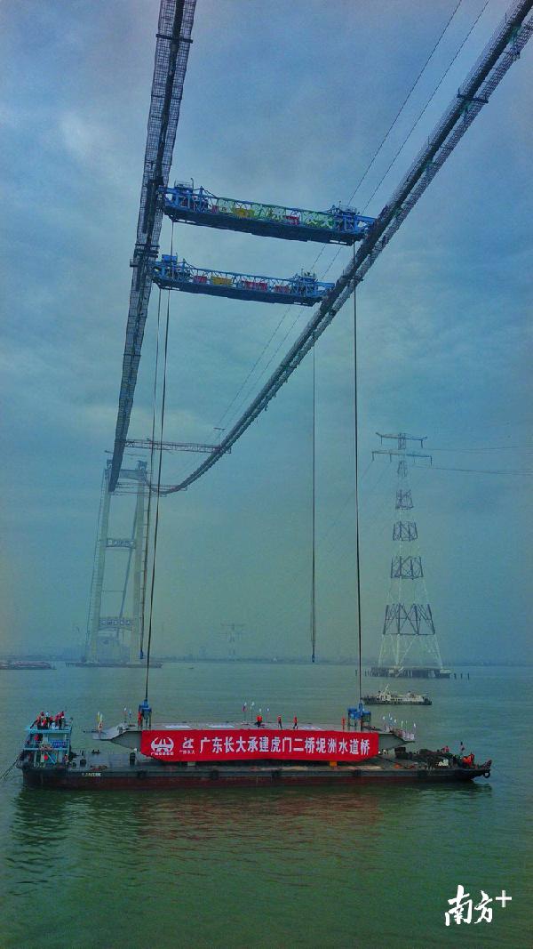 大湾区建设再有新进展！虎门二桥首节钢箱梁吊装成功