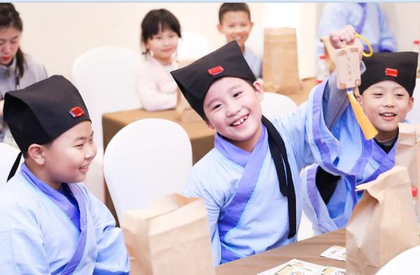 曹文轩读书的意义,曹文轩谈学语文