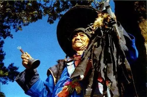 楚雄彝家火塘,云南楚雄彝家