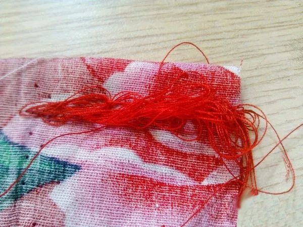 缝纫机底线跳线的原因及解决方法,缝纫机跳线比较严重怎么调整