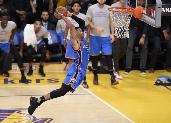 詹姆斯破纪录时威少的表现,现在威少还能打败詹姆斯吗