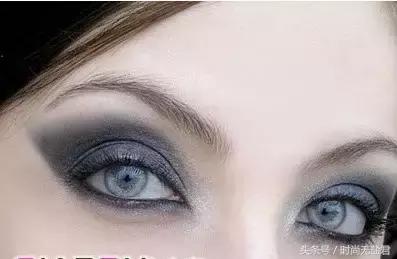 如何化眼影看起来眼睛没那么深邃,如何用一盘多色眼影化全妆
