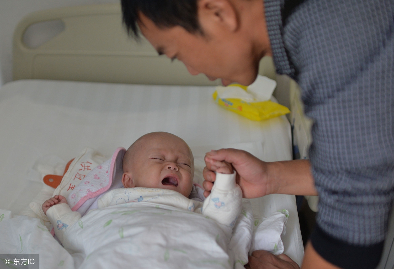 宝宝一晚上夜醒就喂奶会怎样,不要叫醒宝宝喝奶