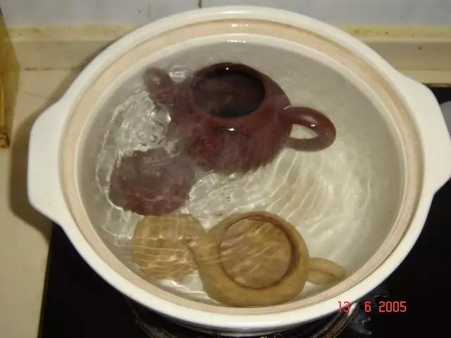怎样去掉紫砂壶的异味,紫砂壶开壶后没有异味