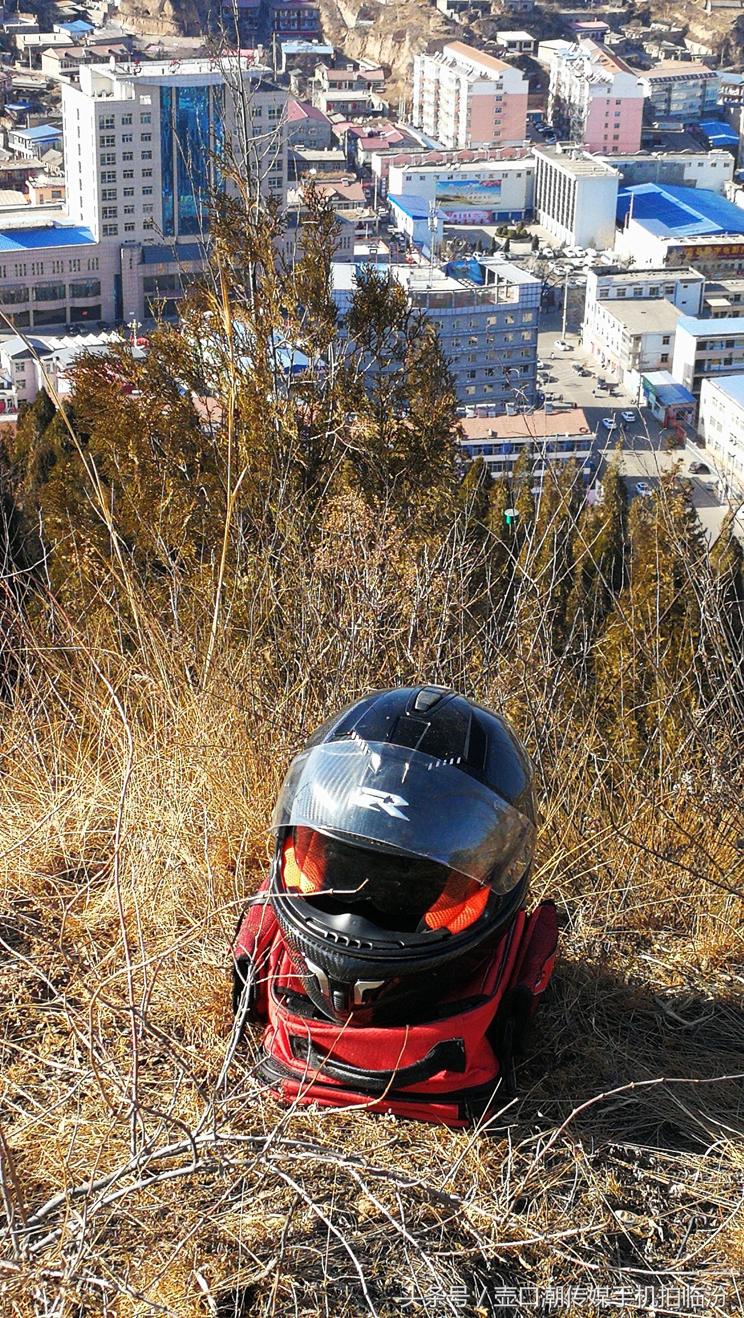 临汾：不买摩托的理由是怕挂档费鞋～十五元一双的鞋你会穿吗？