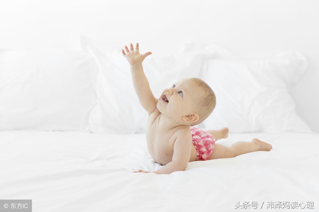 宝宝为什么喜欢抠妈妈的嘴巴,为什么宝宝老爱抠嘴巴