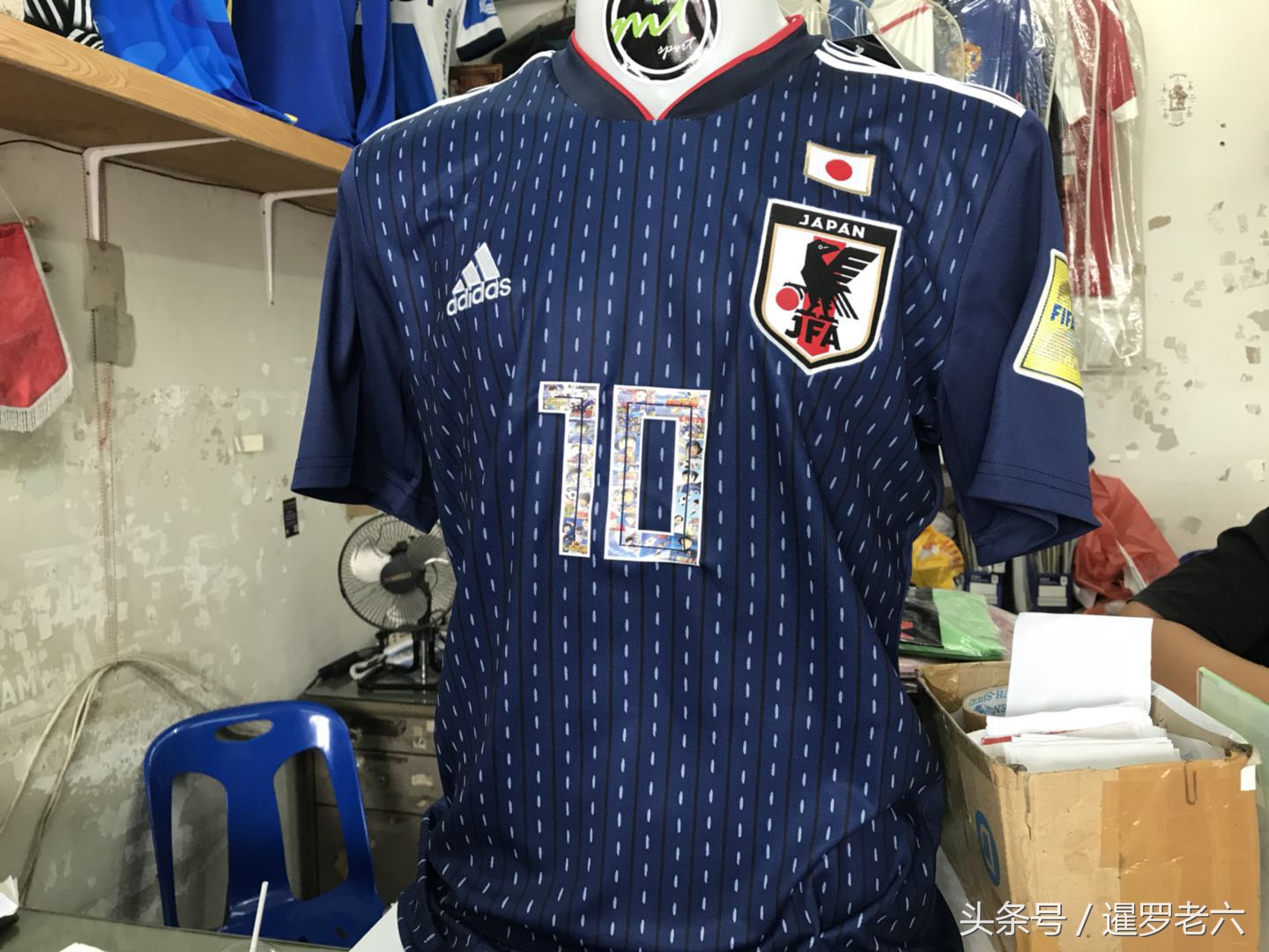 在曼谷偶遇阿迪达斯“足球小将”版世界杯战袍，确定不是山寨货？