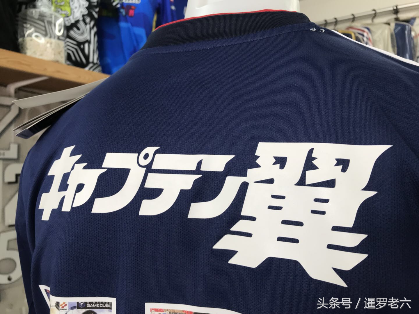 在曼谷偶遇阿迪达斯“足球小将”版世界杯战袍，确定不是山寨货？