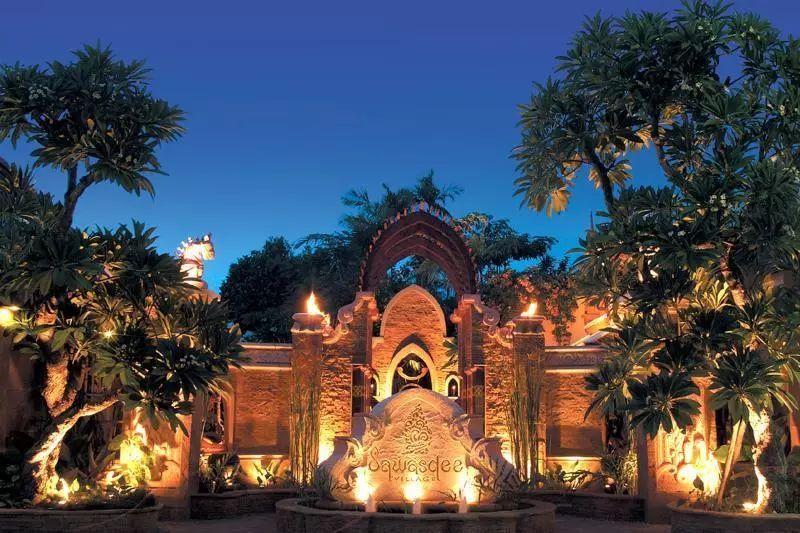 普吉岛出门就是海滩的酒店,家庭旅游普吉岛酒店哪家好