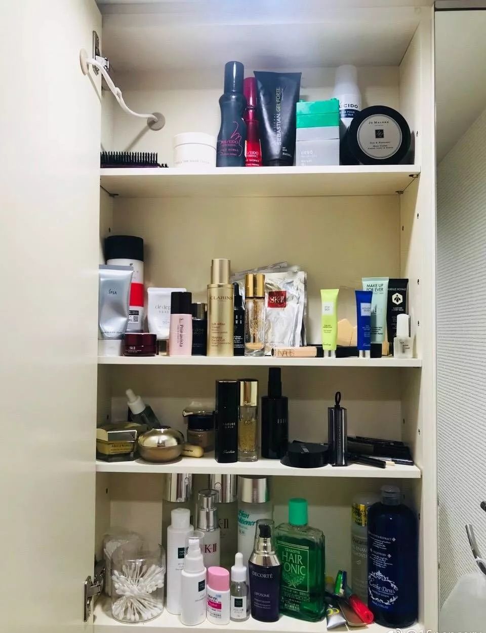 猪精boy们的梳妆台产品都分分钟过万了!?说好一起用大宝的呢?