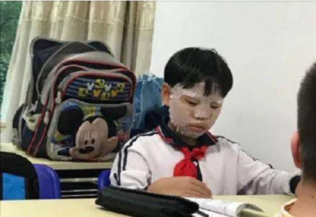 猪精boy们的梳妆台产品都分分钟过万了!?说好一起用大宝的呢?