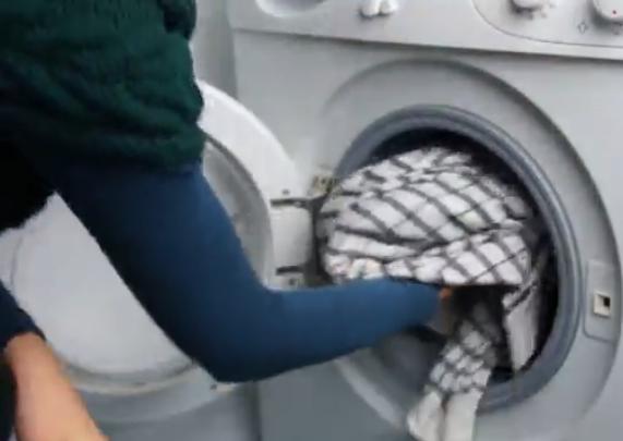 衣服被染红色了怎么变回原来颜色,怎么把衣服染成喜欢的颜色