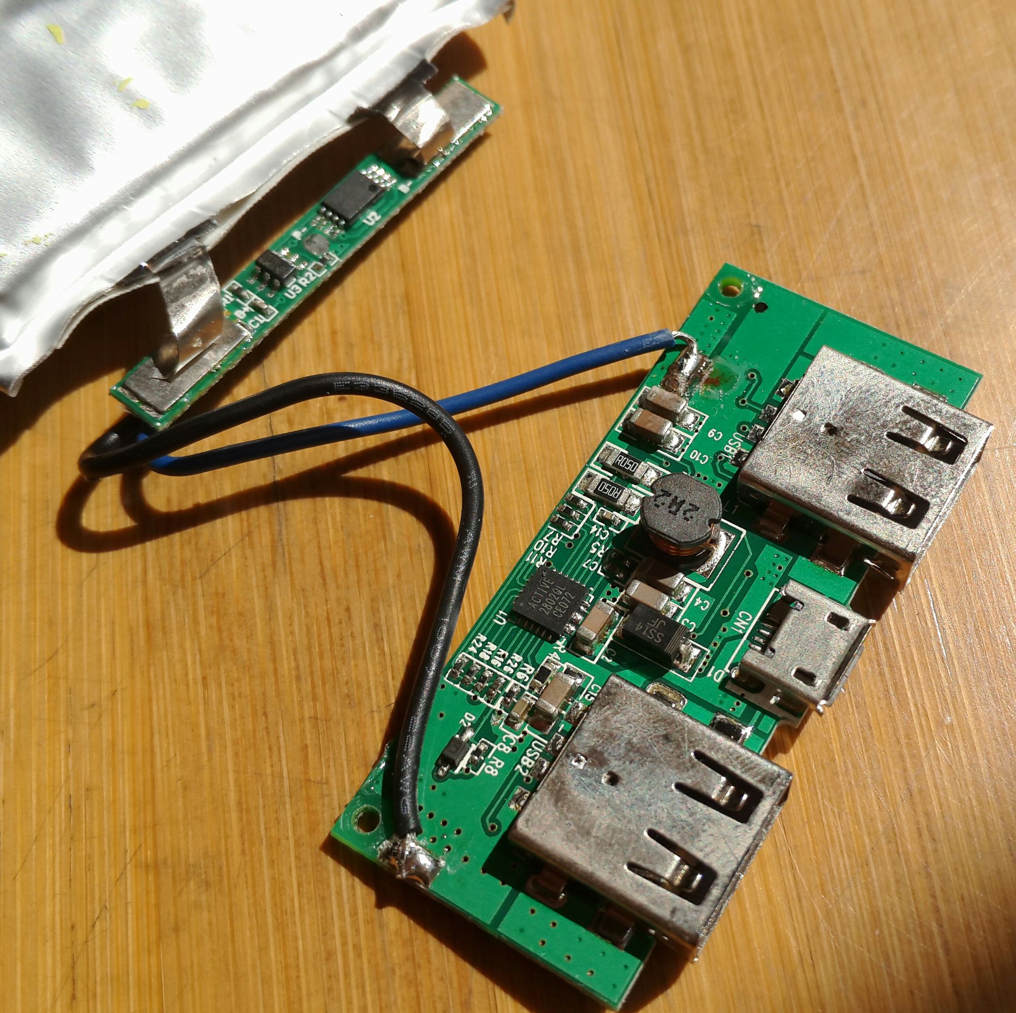 迷你充电宝拆解测评,绿联磁吸充电宝拆解