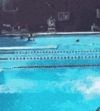 关于肥皂的简短搞笑段子,搞笑视频原来肥皂是这么难捡的