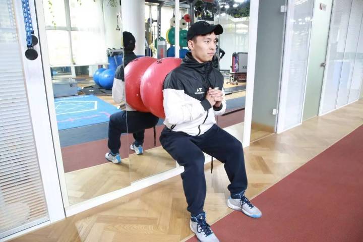 膝盖又肿了,膝盖滑膜炎好不了吗