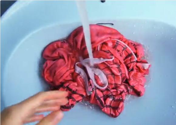 衣服被染红色了怎么变回原来颜色,怎么把衣服染成喜欢的颜色