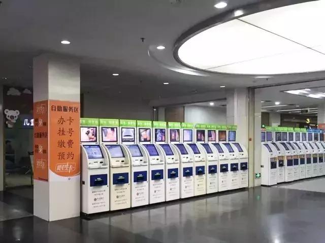 能考勤能就餐能挂号，坐公交还有半价优惠！番禺学生这张卡厉害了！