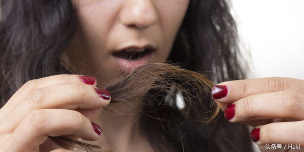 专业发型师给顾客做柔顺教程,头发干燥怎样变柔顺用什么洗发水