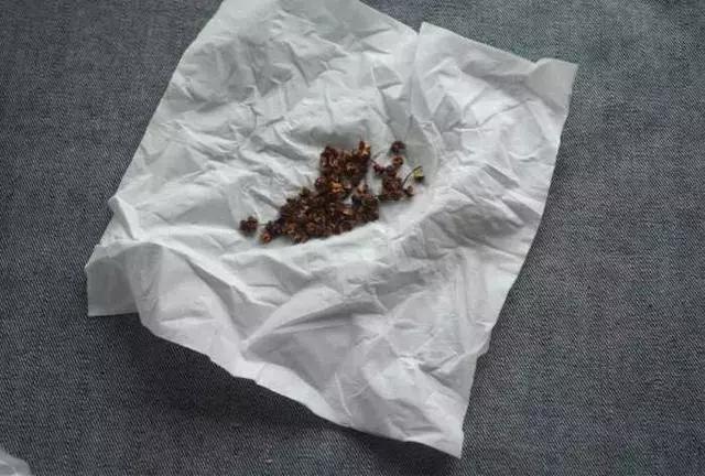 土豆去皮小窍门又快又好不浪费,用削皮刀快速削土豆