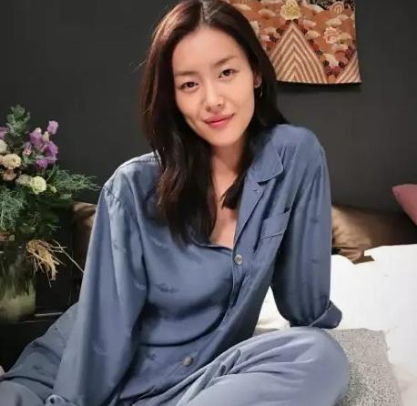 没有酒窝但想要酒窝化妆教程,用眼影画酒窝教程